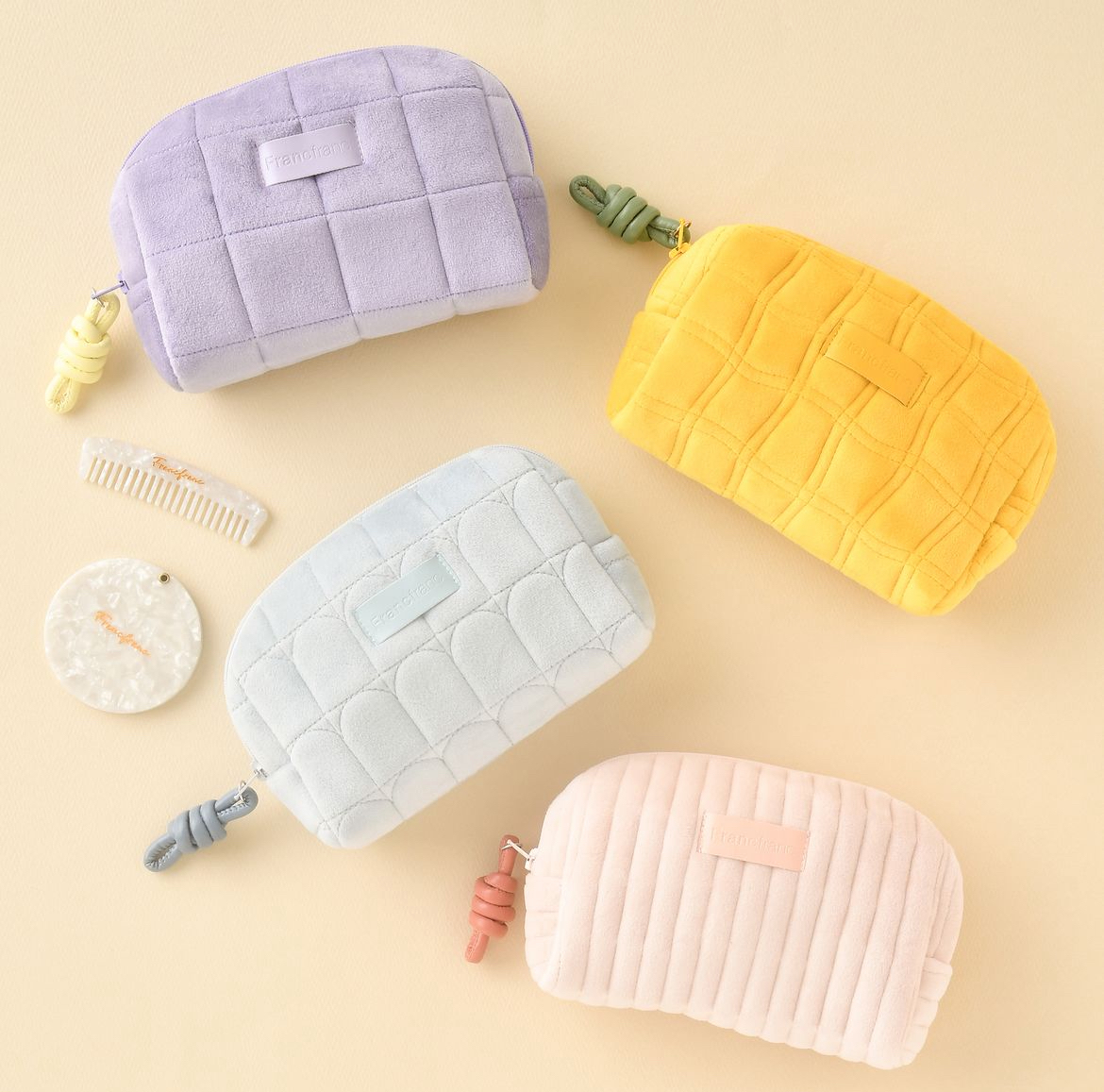 NEW】秋冬先取りふわふわポーチ🧸🤍 | Francfranc | アミュ