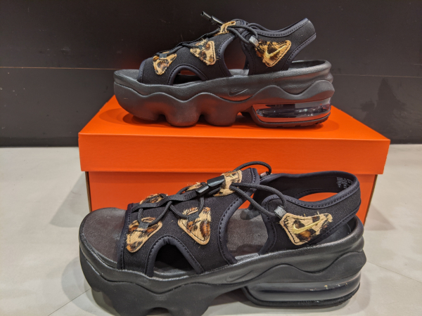 ココサンダル 新色入荷しました🐆🖤 | ABCマートグランド